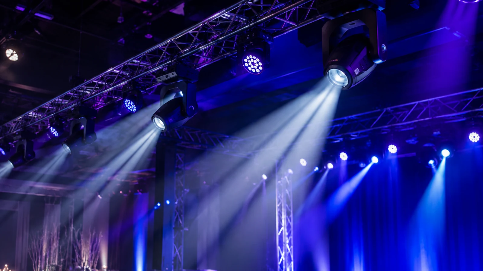 Dynamic concert stage lighting